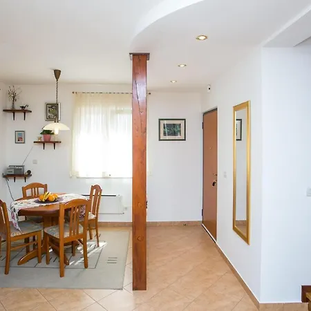 Matej - Two Bedroom With Balcony Apartamento