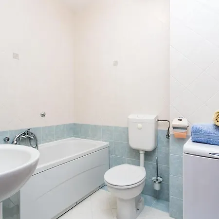 Matej - Two Bedroom With Balcony Apartamento
