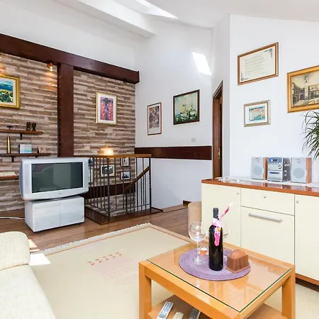 Matej - Two Bedroom With Balcony Apartmán