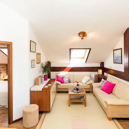 Matej - Two Bedroom With Balcony Apartmán
